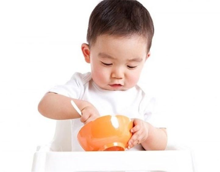 Trẻ 2 tuổi biếng ăn phải làm sao? Làm thế nào để xây dựng thực đơn hợp lý cho bé 2 tuổi?