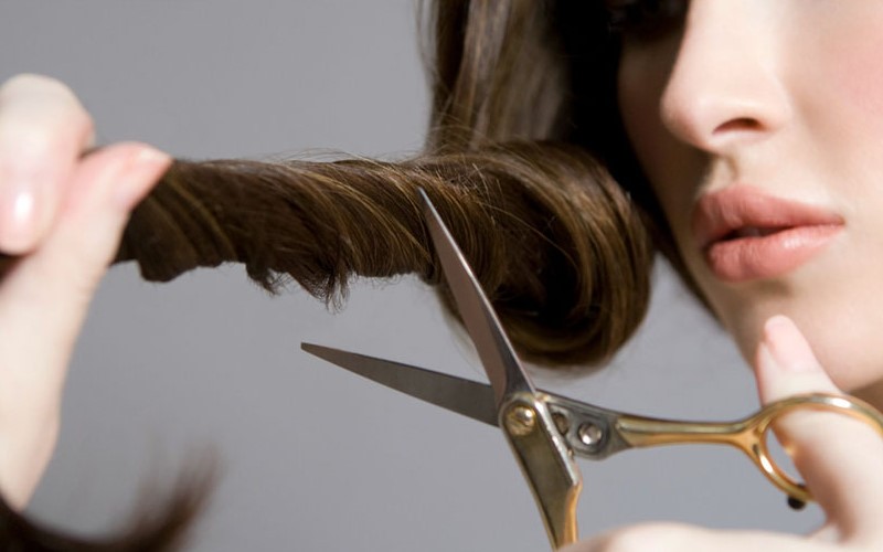 Có nên cắt tóc vào ban đêm và những điều kiêng kỵ cần biết?