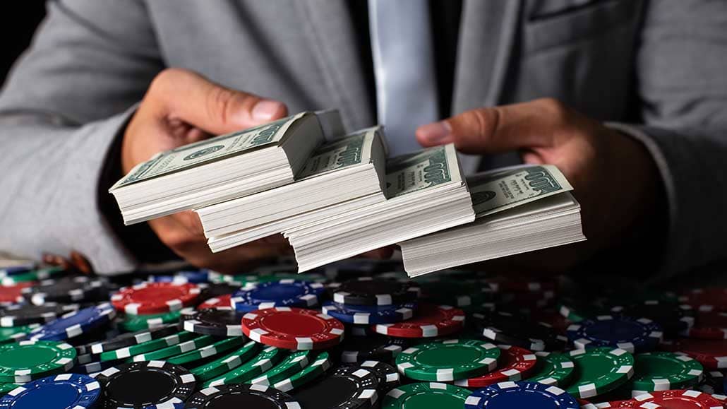 Quản lý tài khoản ngân hàng và giải đấu poker